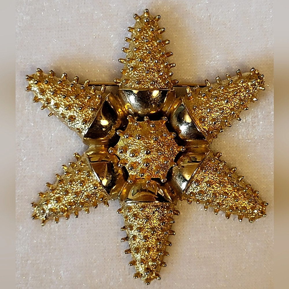 Vintage Goldtone Mid-Century Textured Star Brooch / Pin